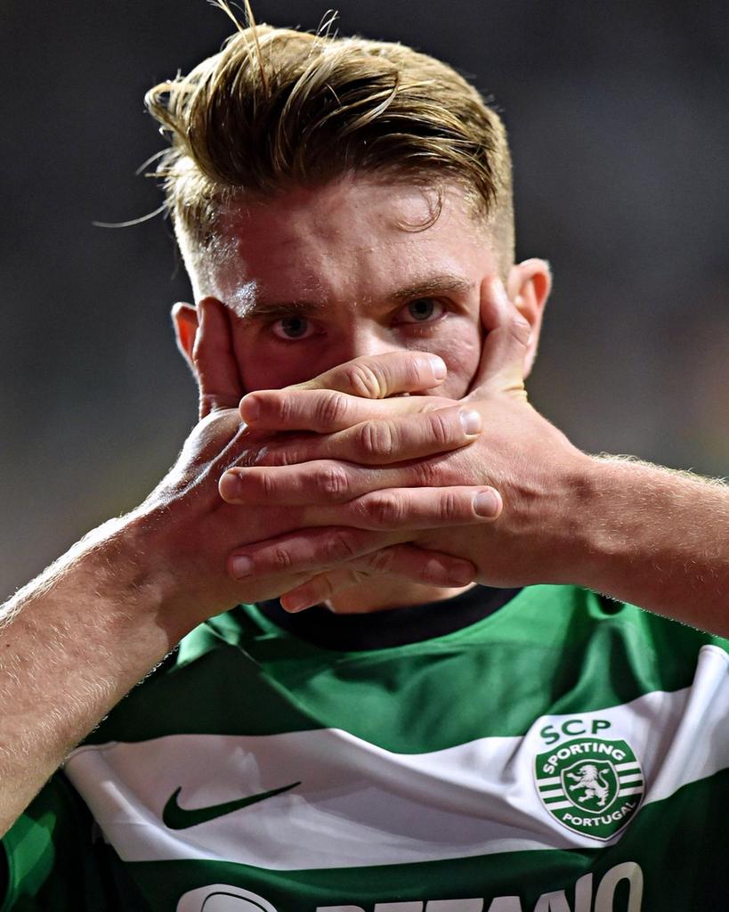 OficialSala12's tweet photo. 🇸🇪 Gyökeres pelo Sporting:

🏟 29 jogos
⚽️ 27 gols
🅰️ 10 assistências

Absurdo. https://t.co/T1DRKXWGA3