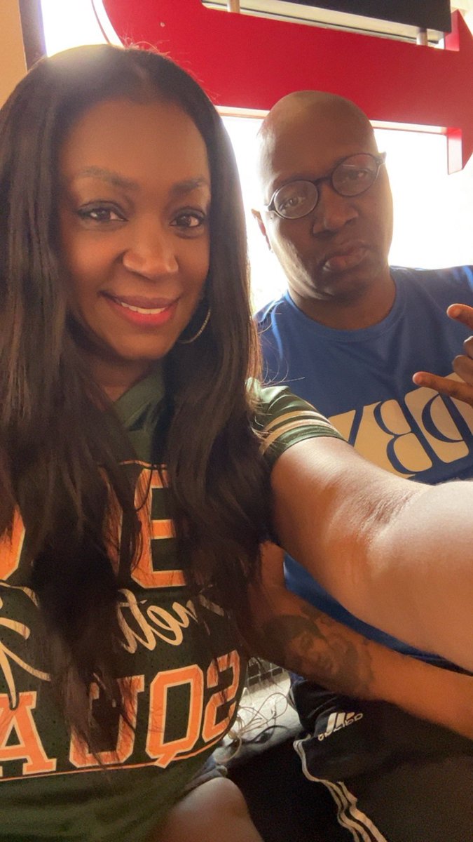 drmichelle_phd's tweet photo. Enjoying some fun football festivities at Casa de Fennick. We have especially enjoyed the Puppy Bowl this year #The2Js #Jax๐พ๐ #Juels๐พ๐ฉท#ThePuppyBowl ๐ #PuppyBowlXX https://t.co/CtpOsxht0T