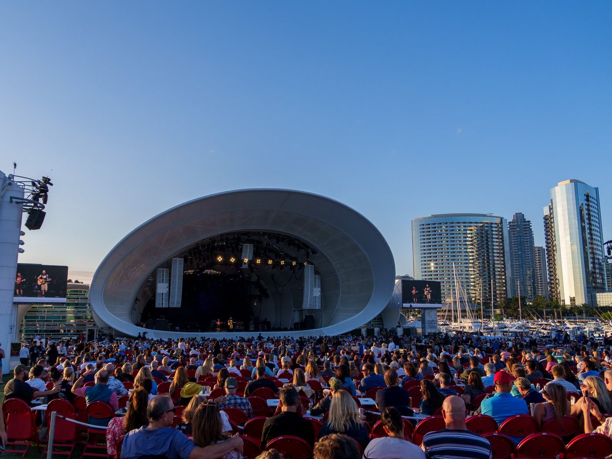 Dreaming about those warm summer evening concerts on the San Diego Bay... 💭☀🎶 📸: Gary Payne @garypaynephotography