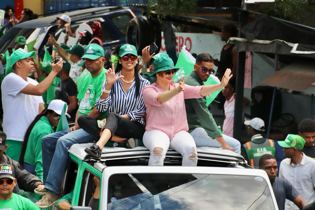 GonzalezJulio0's tweet photo. Somos la esperanza que Santo Domingo Oeste necesita. Acompaña a Aquilino Serrata en esta marcha por un municipio más justo y próspero.
#FuerzaDelPueblo
#CaravanaFP 
#Vota3 
#SeVan 
@LeonelFernandez 
@FPcomunica https://t.co/KGqSI1sp85