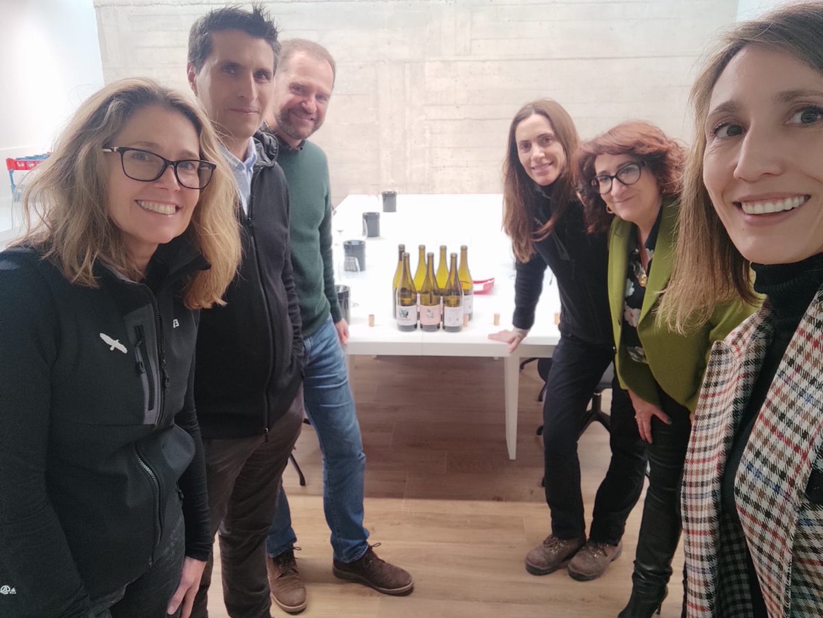 ITACYL's tweet photo. Compartimos con @AlmaCarraovejas proyectos de viticultura y enología y una cata con los vinos resultado de nuestras actividades de I+D+i en el sector vitivinícola
#ITACyL#EstaciónEcnológica #Varmintec #FEADER #Minorsens @poctep #Ecospherewines @6Sudoe #5GAgrogreen https://t.co/8OWdcrcJsA