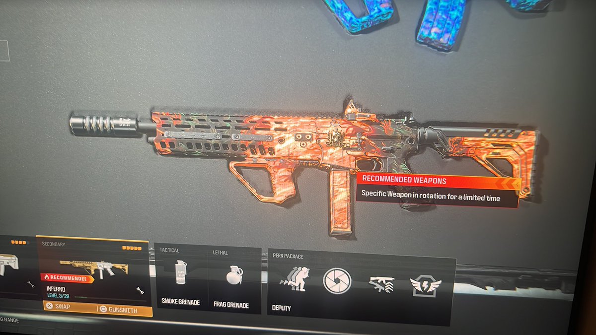 Noonald's tweet photo. Doing warzone/ranked camos. Works for both console and PC. £15 for 5 camos for all guns with meta wz attachments. https://t.co/365cOBHjL2