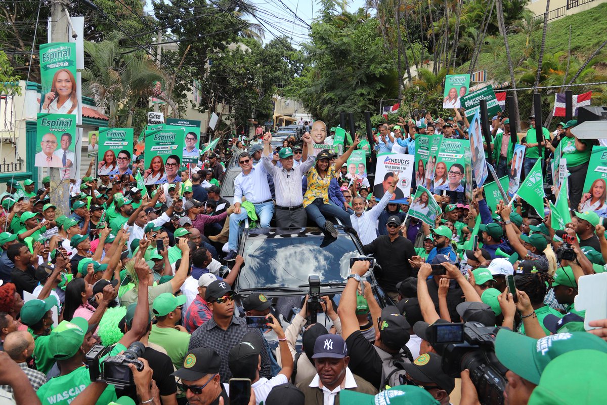 GonzalezJulio0's tweet photo. Hoy es domingo de acción en Santo Domingo Oeste. Únete a la marcha #CaravanaFP con Aquilino Serrata y @LeonelFernandez por un municipio más equitativo y próspero. 
#FuerzaDelPueblo
#Vota3 
#SeVan 
@FPcomunica https://t.co/9IfRl61trh
