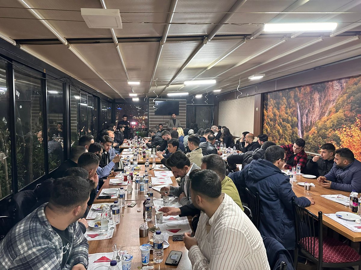 _MehmtErdogan's tweet photo. 2020-2022 yıllarında beraber görev yaptığımız Yönetim Kurulu Ü. ile buluştuk.

Aramızda kopmaz bağlar oluşturduğumuz, yüzlerini görmekten mutluluk duyduğumuz, iyi ve kötü günlerimizde yanımızda olan vefa gördüğümüz, gösterdiğimiz teşrif eden bütün arkadaşlarıma teşekkür ederim. https://t.co/nt3PzstgH6