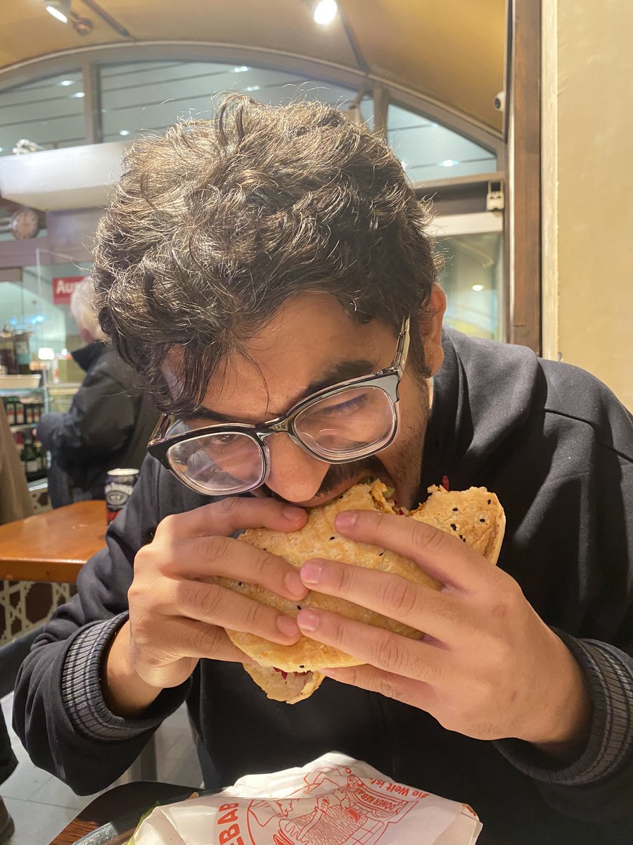fooravel's tweet photo. The key to make your hähnchenschnitzel spicy 🌶️ is to make the guy making it sprinkle the chilli twice.

Pergamon Döner &amp; Pizza, Dircksenstr.2, Alexanderplatz, Berlin.

#fooravel #Berlin #travel #blogger #foodie #döner #foodlover #food https://t.co/T78wFPcEhi