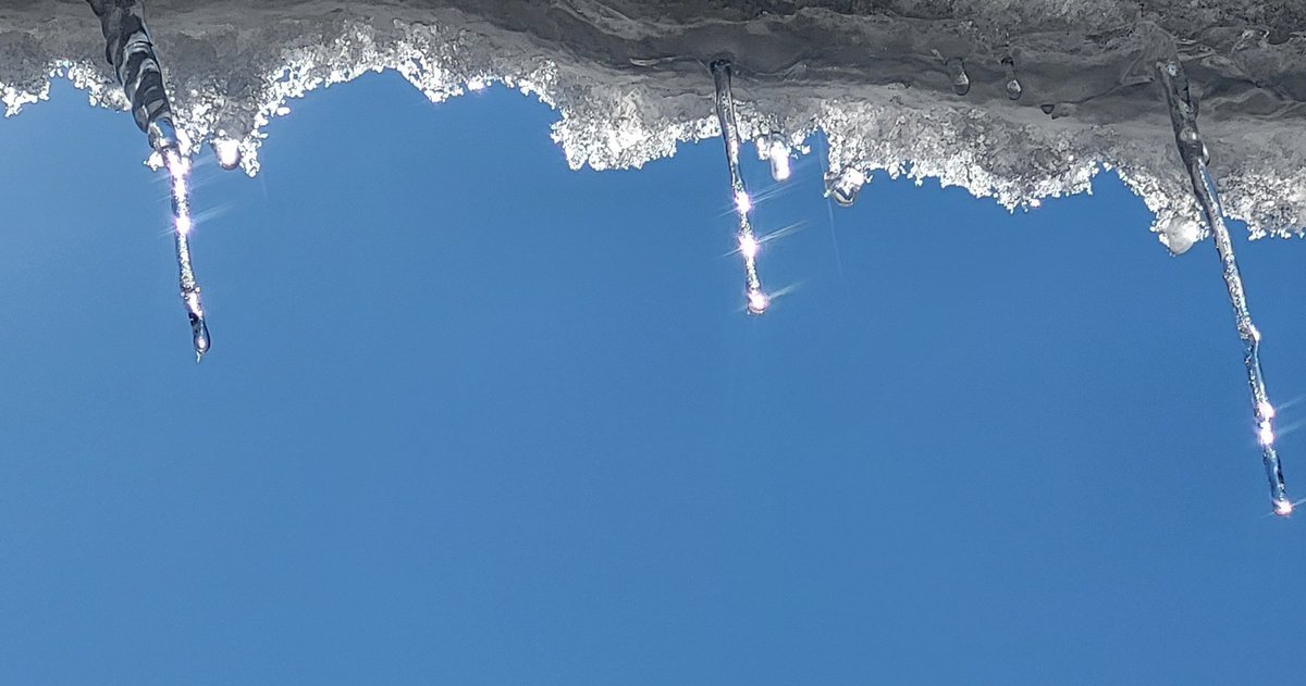 TamiK_Colorado's tweet image. Beautiful blue 💙 skies 🌞
   with #icicles ❄️ 💧 🎶
