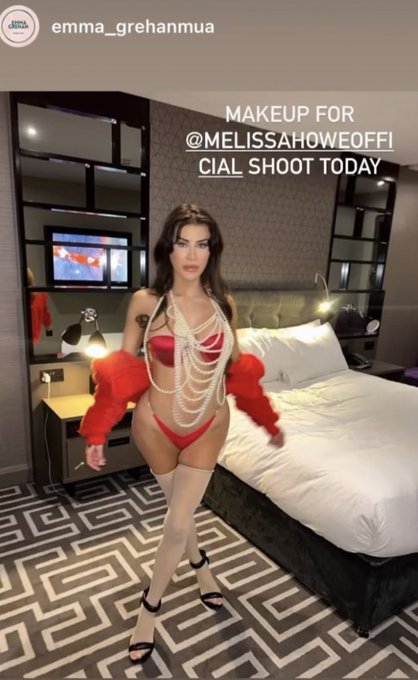 Melissa Howe - 1 pic. An English 🌹 . https://t.co/R1q2StwgbS