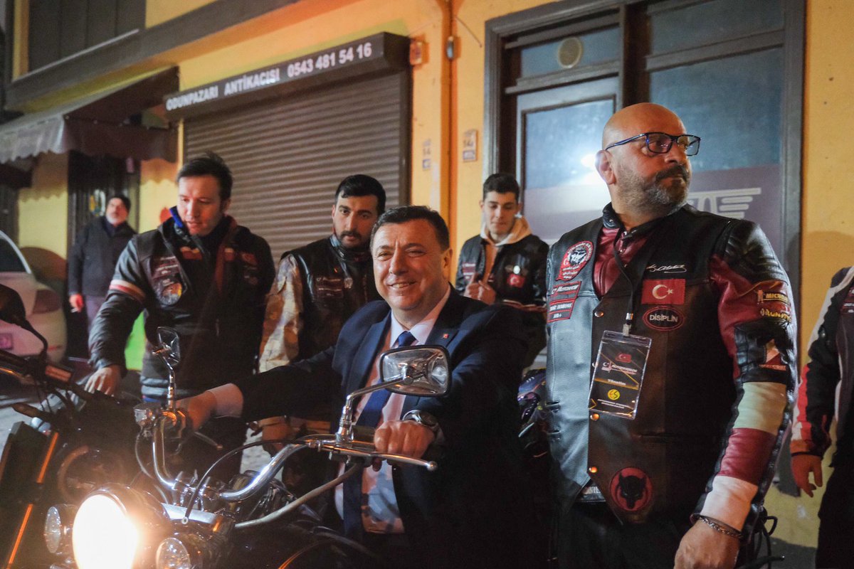 Büyükşehir Belediye Başkan Adayımız @NebiHatipoglu ile birlikte Eskişehir Otomobil ve Motor Sporları Kulübü ile bir araya geldik. Sporcularımızın enerjisiyle keyifli bir sohbet geçirdik. Tüm kulüp Üyelerimize alakaları ve destekleri için teşekkür ediyorum.