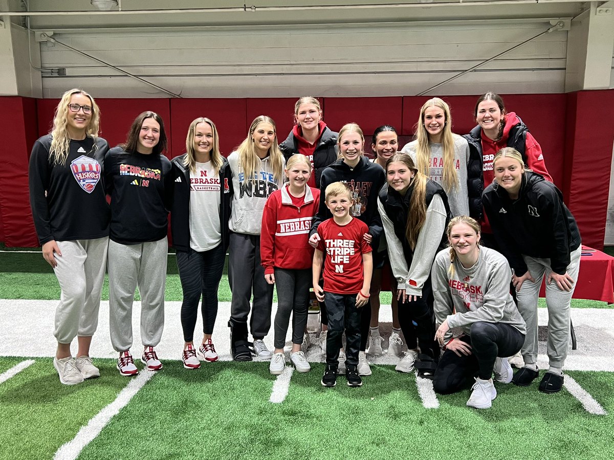 mmechell03's tweet image. This family loves these Husker Women! They play with so much heart, drive, and never give up!!! Way to go @HuskerWBB @JazShelley @callinh14 Congrats Coach Williams! Enjoy every minute of your victory! You deserve it! @00jonboy
