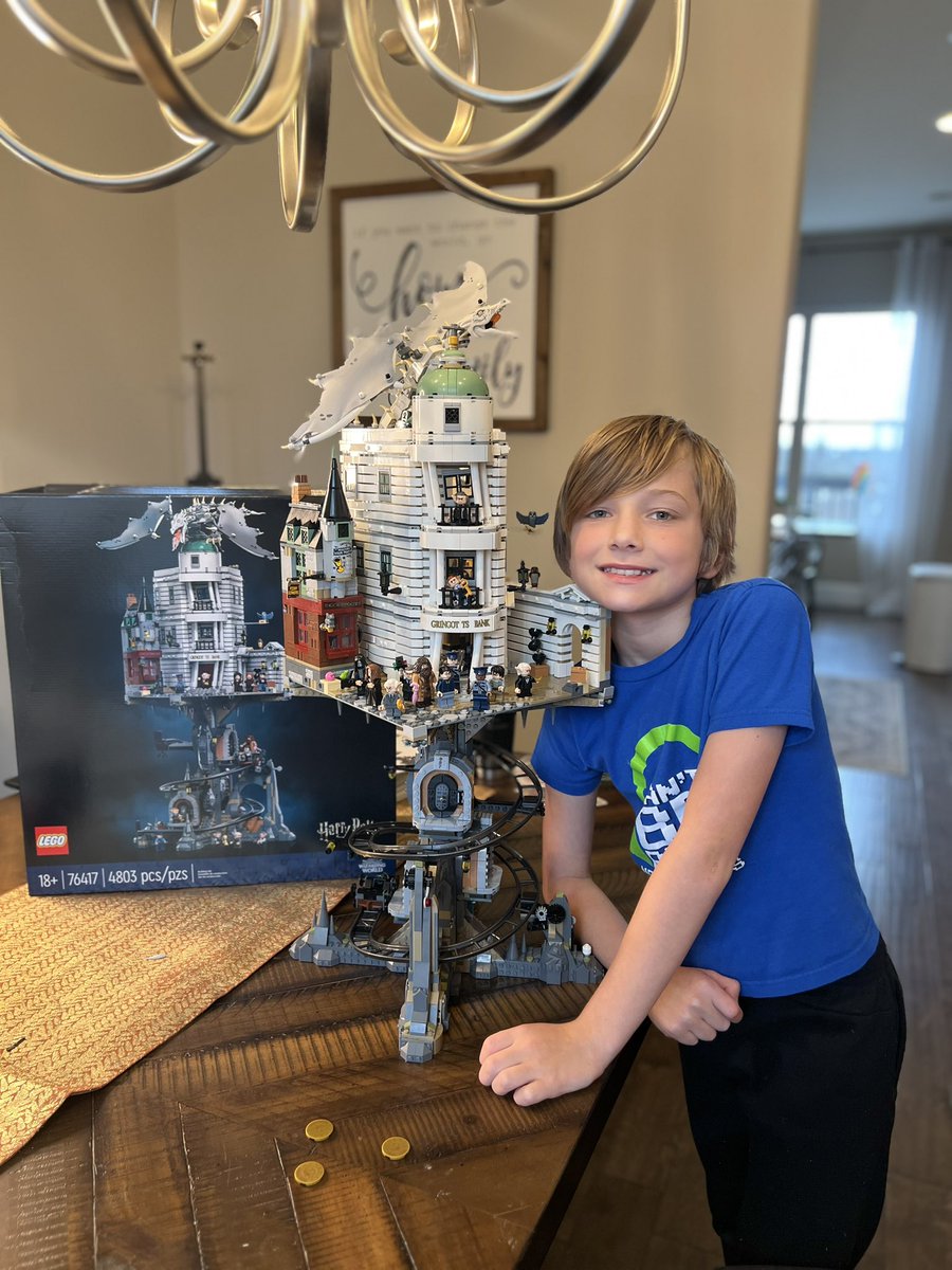 BreeSmithWx's tweet photo. Cole finished his biggest build yet today!
@LEGO_Group Gringotts Bank!
4803 pieces all by himself!
Lookout Lego- you’ve got a future master builder ready to go! https://t.co/BeCfwsR5iD