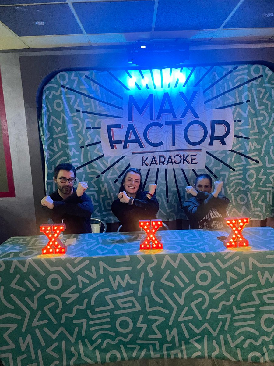 StMarysMenston's tweet photo. A great evening with singing and dancing! 🎤🎶🥳 #SMMSki #Folgarida #MaxSki https://t.co/ci2o5v4TP4