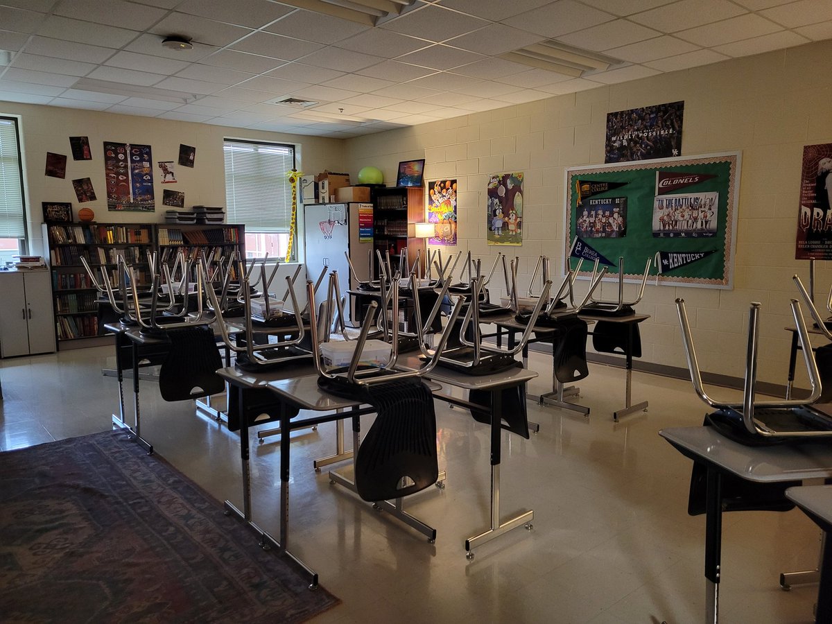 HamiltonatBCHS's tweet photo. My room is now fit for a Queen (and a whole lot of students)! https://t.co/lOkRgKCAcC