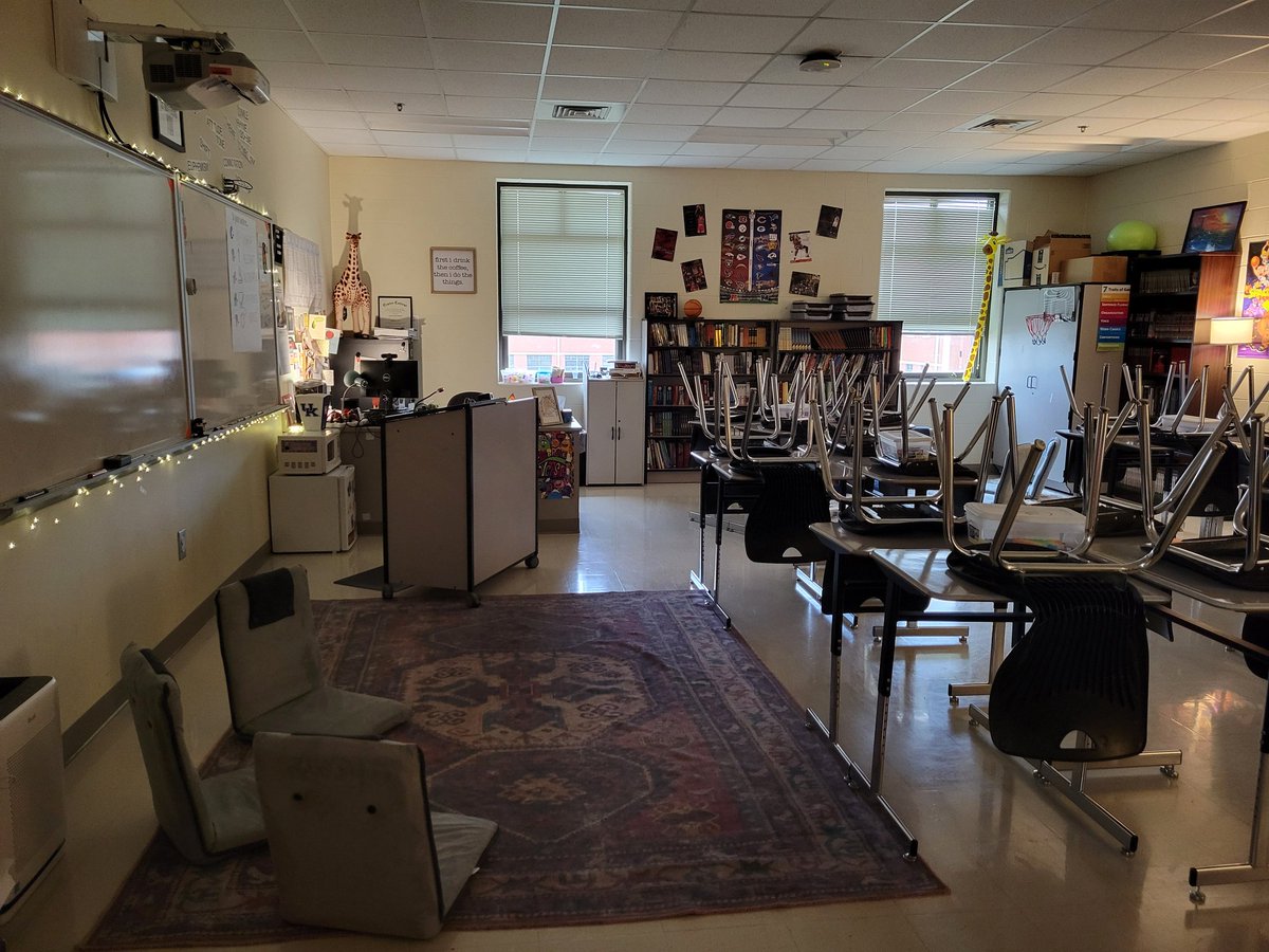 HamiltonatBCHS's tweet photo. My room is now fit for a Queen (and a whole lot of students)! https://t.co/lOkRgKCAcC
