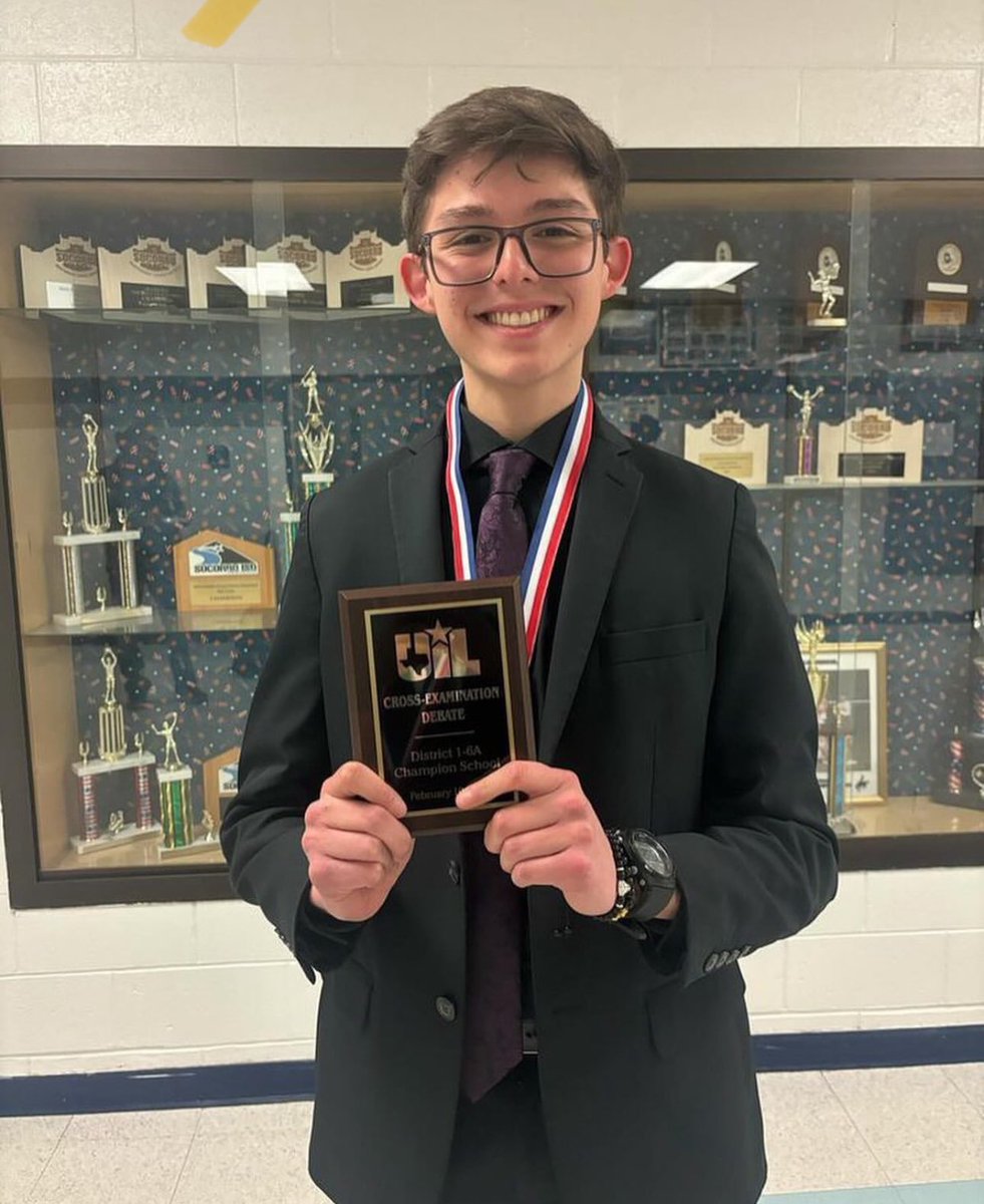 UIL Cross Examination Debate Districts is in the books! Awesome being able to partner with Davion Dunn, and glad to bring a win back home! @DebateEastwood @EastwoodSports @EHSCoachLopez @EastwoodHQ #GoTroop