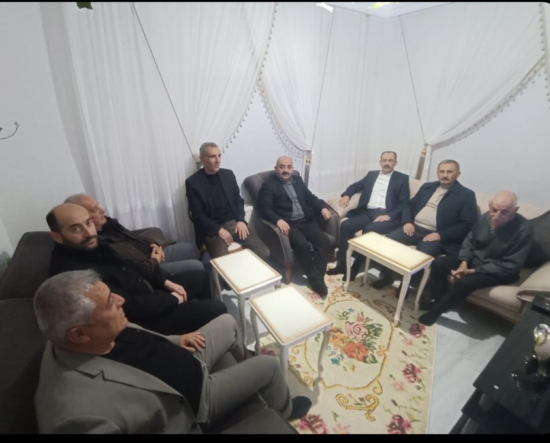 ak_gurp's tweet photo. ilçe Başkanımız @mehmet_garbi  Belediye Başkanımız @hayrullahtanis , Meclis Üyemiz Aydin Koyuncu, Cumhuriyet ve Akpınar Mahalle
Muhtarlarımız ile birlikte Akpınar Mahallemizde
ikamet eden 93 yaşındaki Salih Dağ amcamızı evinde ziyaret ederek hayır dualarini aldık. https://t.co/s2aHFJyMl5