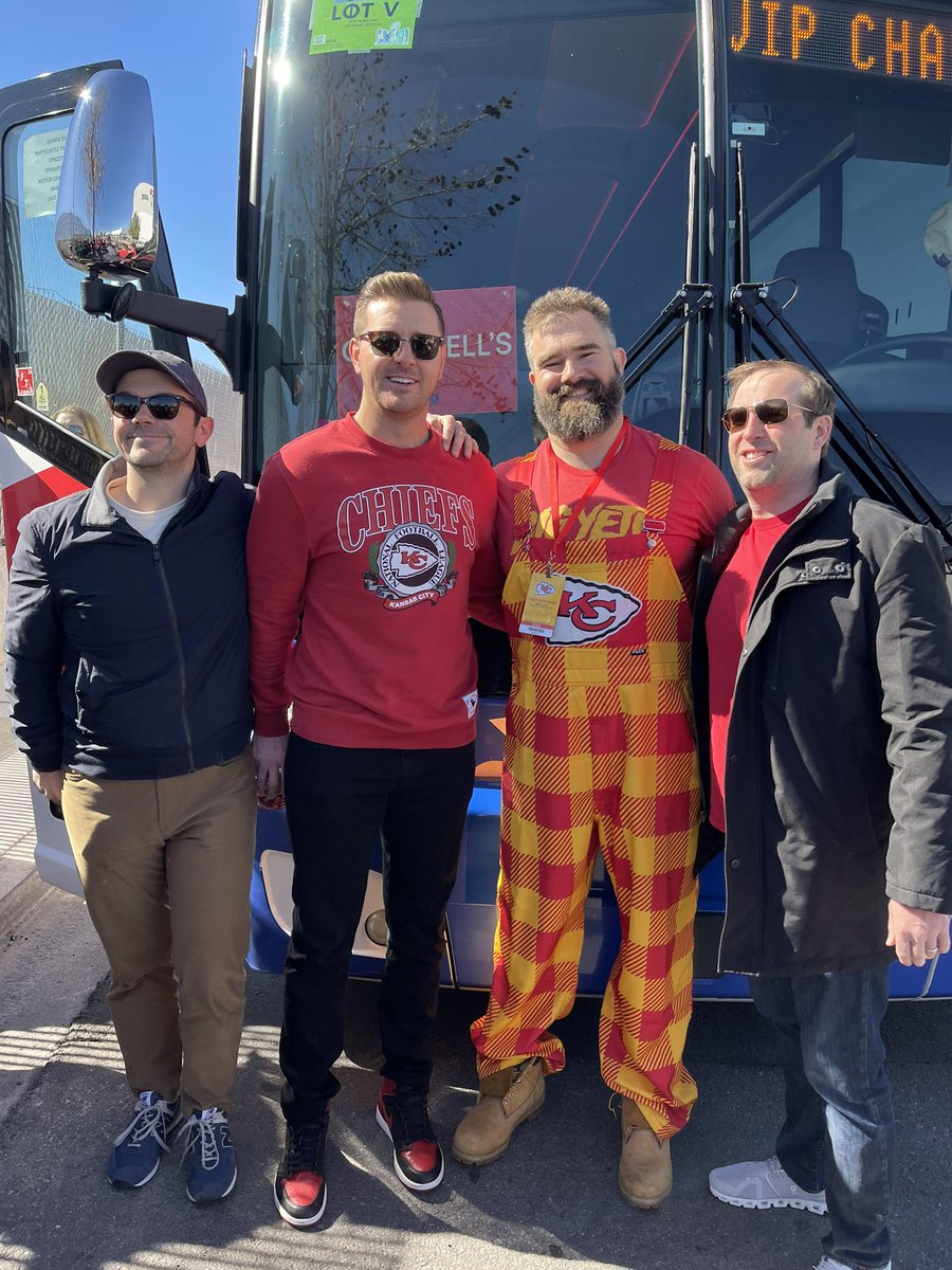 newheightshow's tweet image. Jason’s Gameday fit is on point