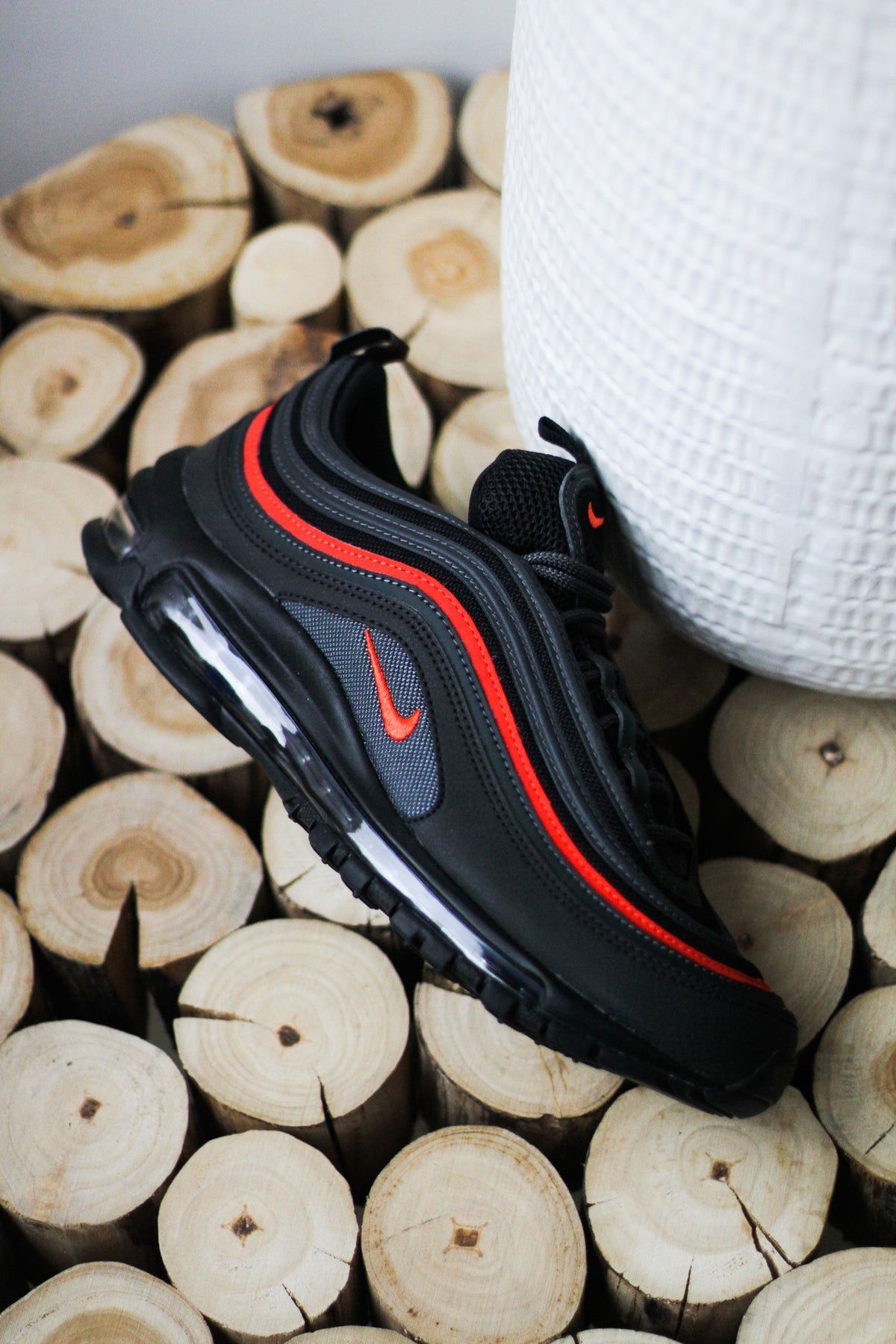 Nike air max store 27 black with red
