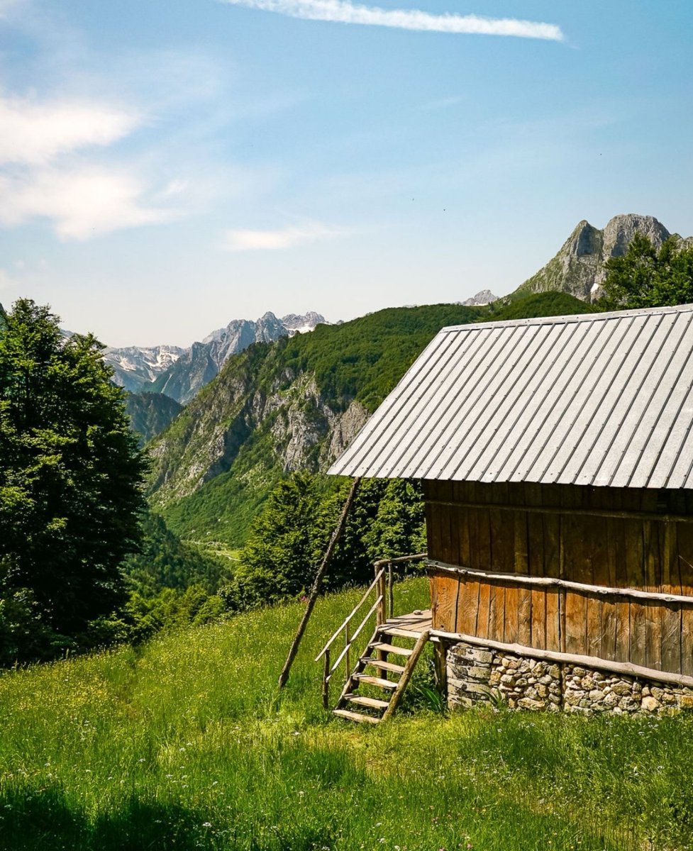 Peaks of the Balkans ❤️🌲⛰️🏞️🥇
°
Insta: @withrups
°
#mountains #trails #hiking #hikingtrails #hikingeurope #travel #mountaindestination #nature #naturelover #naturedestination #ecotravel #ecotourism #shkodra #peja #plav #gusinje #albania #kosova #montenegro #outdoorlife