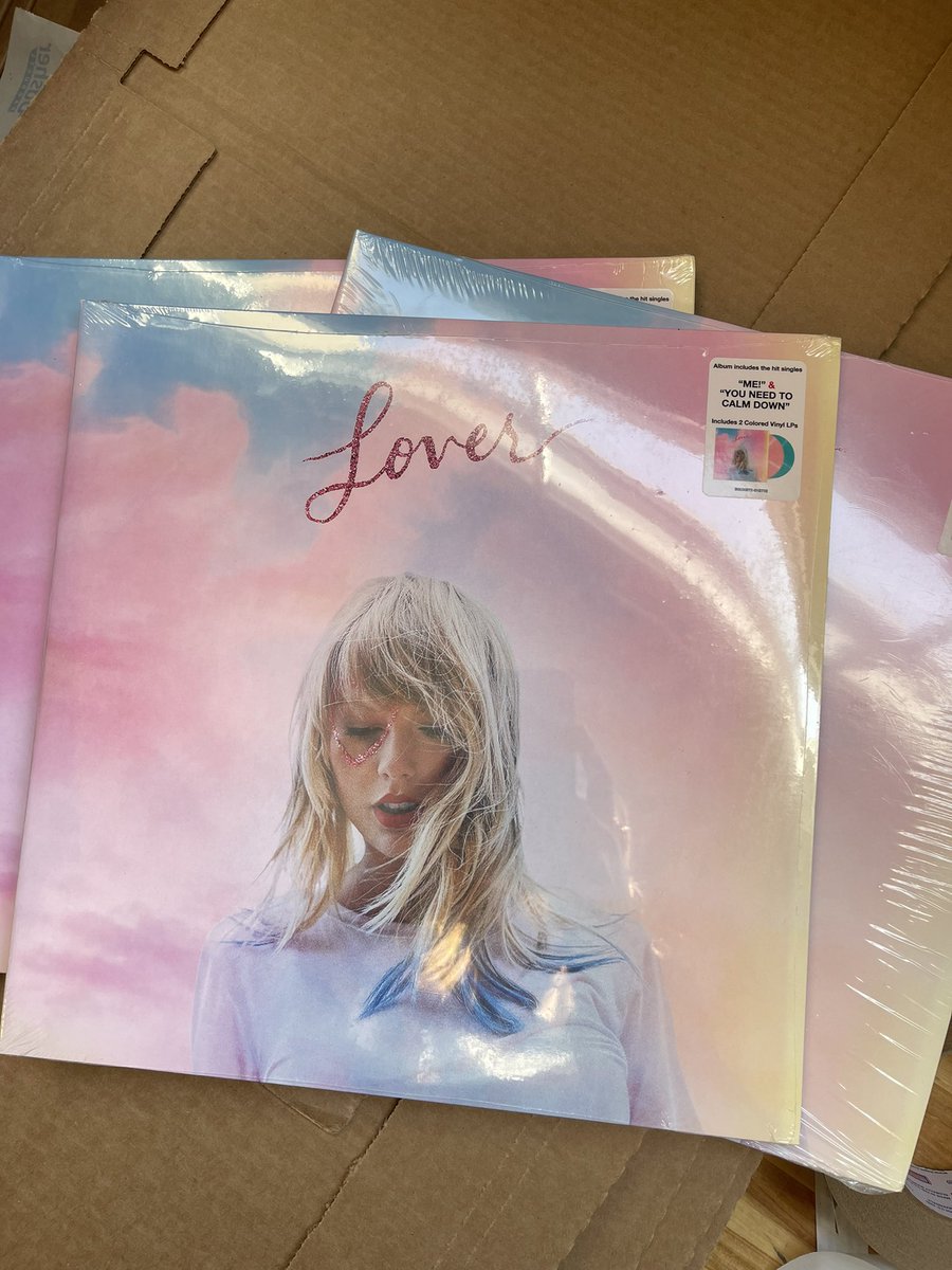 If Travis Kelce wins his 3rd Super Bowl ring tonight we will give away 3 x Taylor Swift “Lover” vinyl 💙💜 To Enter: Like + Retweet + tag 1 Swiftie #SwiftBowl #swiftie