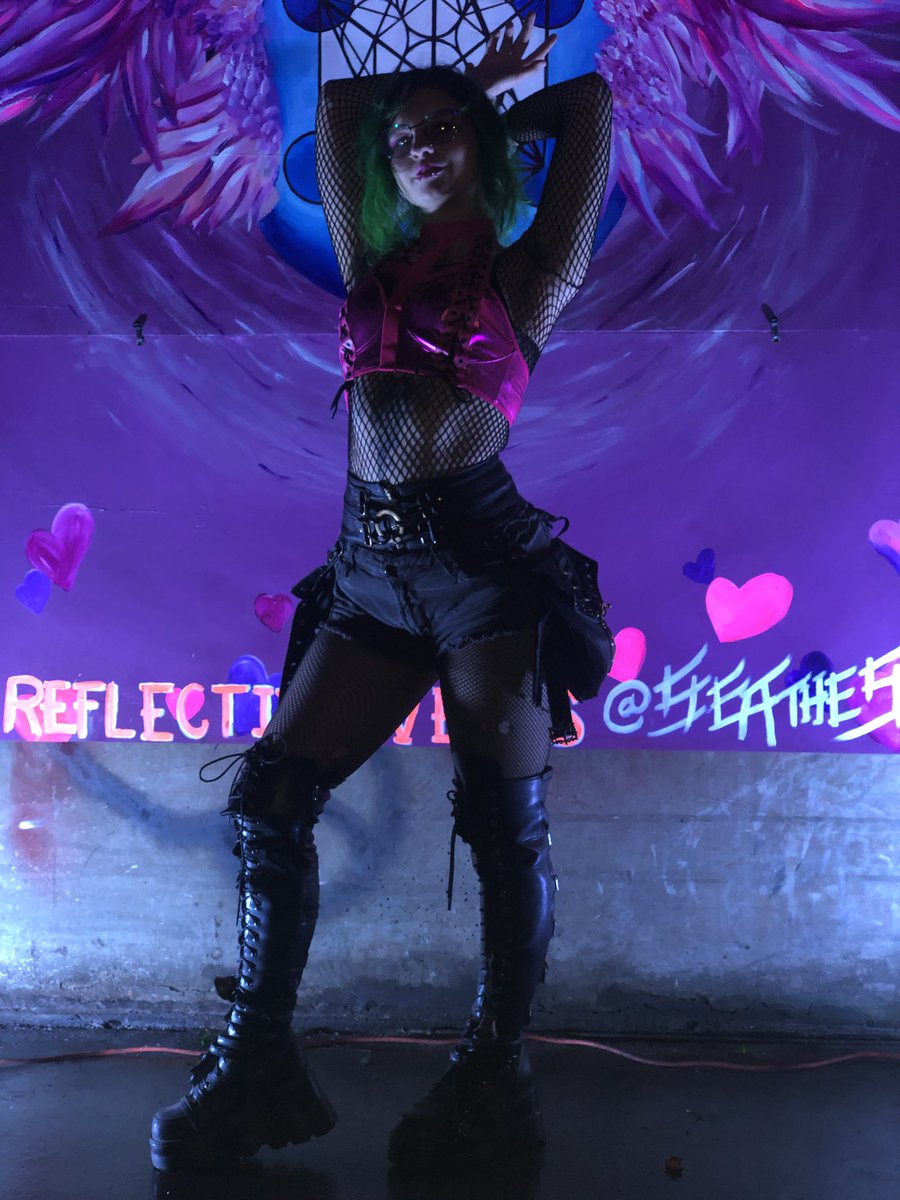 Genesis_The_Fae's tweet photo. The lighting was lacking but these poses be poppin. I had an amazing time performing this event last night. Dreams just keep coming true. https://t.co/ACho93hOil