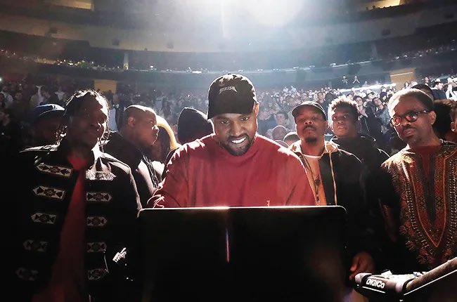 ModernNotoriety's tweet photo. 8 years ago today, Kanye West held his ‘The Life Of Pablo’ listening event at MSG 🔥 https://t.co/zlI6fkvB05