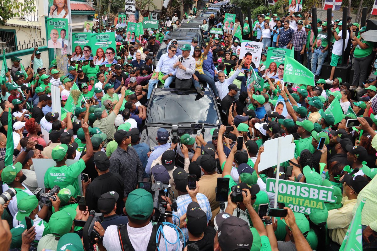 yudirosalia's tweet photo. En las calles de SDO @LeonelFernandez, la #FuerzaDelPueblo y partidos aliados mostraron sus músculos, dando su firme y decidido respaldo a @SerrataAquilino (SON).
#JuntosPorUnMunicipioNuevo
#CaravanaFP
#FPComunica
#Vota3 
#SeVan 
#AquilinoSerrataAlcalde https://t.co/xJmeM1ZQUV