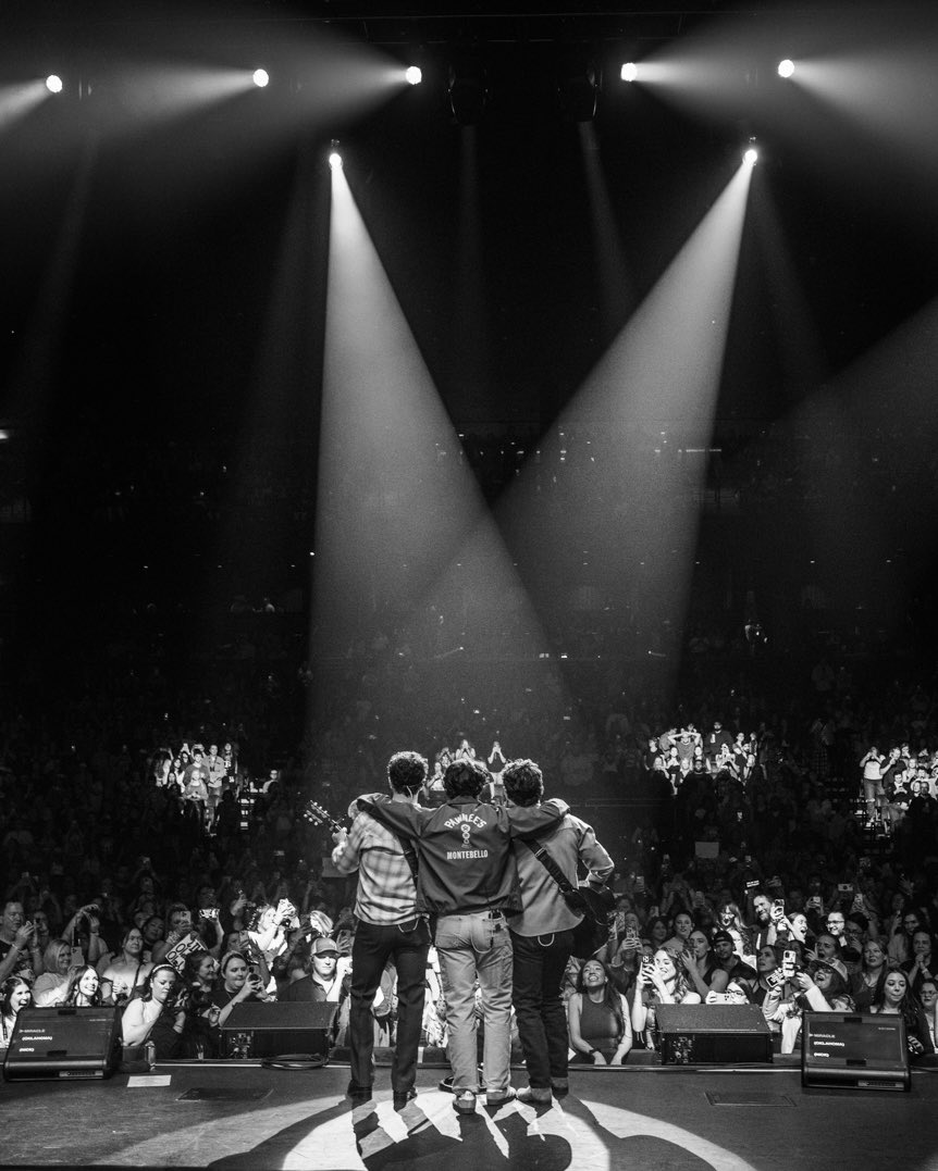 jonasbrothers's tweet photo. What a fun two nights at Choctaw with all of you. Always great to see new and familiar faces in the crowd wherever we go. Thanks for having us ❤️ https://t.co/f8oiOeGbLO