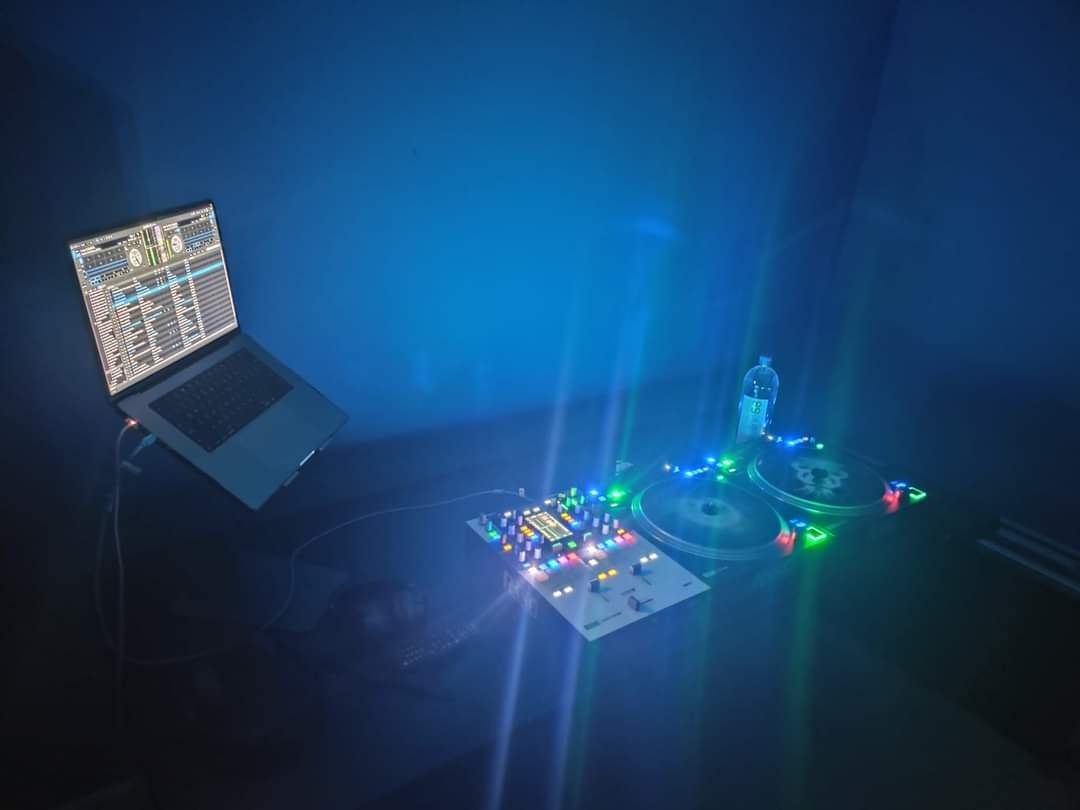 ThaSkareflow's tweet image. Hopefully between 2024-2026 I want to do a live DJ Session w/ @DaizhaMorgann and we could hangout and kick it in Vegas...   That&apos;s one of my bucket list items I want to do w/ her 
#ThaSkareflow
#DJOctobooty
#DJSession
#LasVegas
#ClubSession
#Hangout
#TeamOctobooty