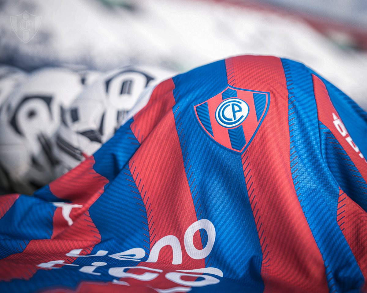 CCP1912oficial's tweet image. 🎶🎵 ¡El bello emblema azul y grana del Ciclón ! 🛡️💙❤️