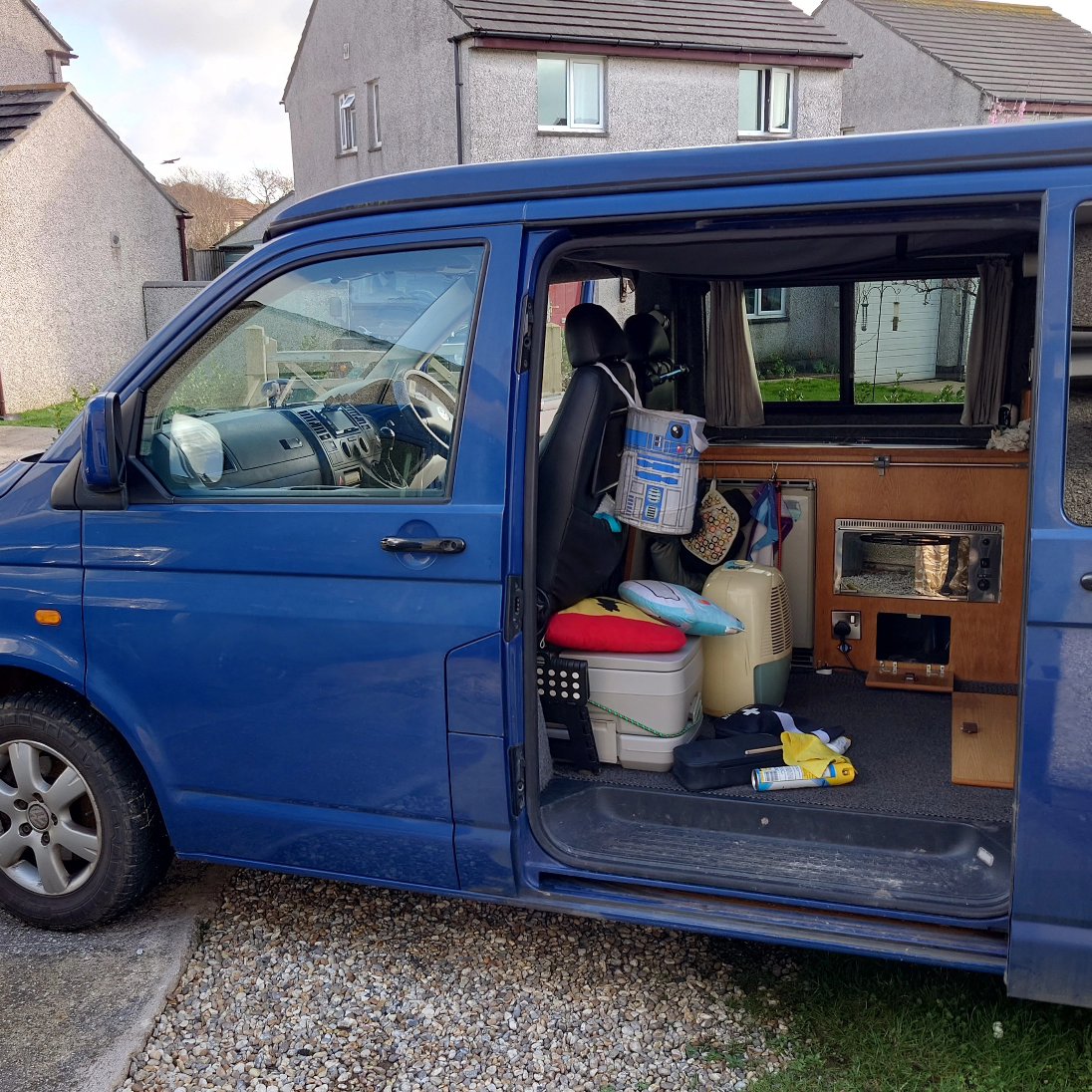 DebbieDaveT1's tweet photo. A bit of work with both vans this weekend. Battling the weather, we managed to wash, wax and clean the T5 inside and out, ready for the trip next weekend to the NEC Camping &amp; Motorhome Show. Then a couple of hours in the MAN measuring and planning layouts. #vanlife #vwt5 #mantge https://t.co/hkxOCN2cYq