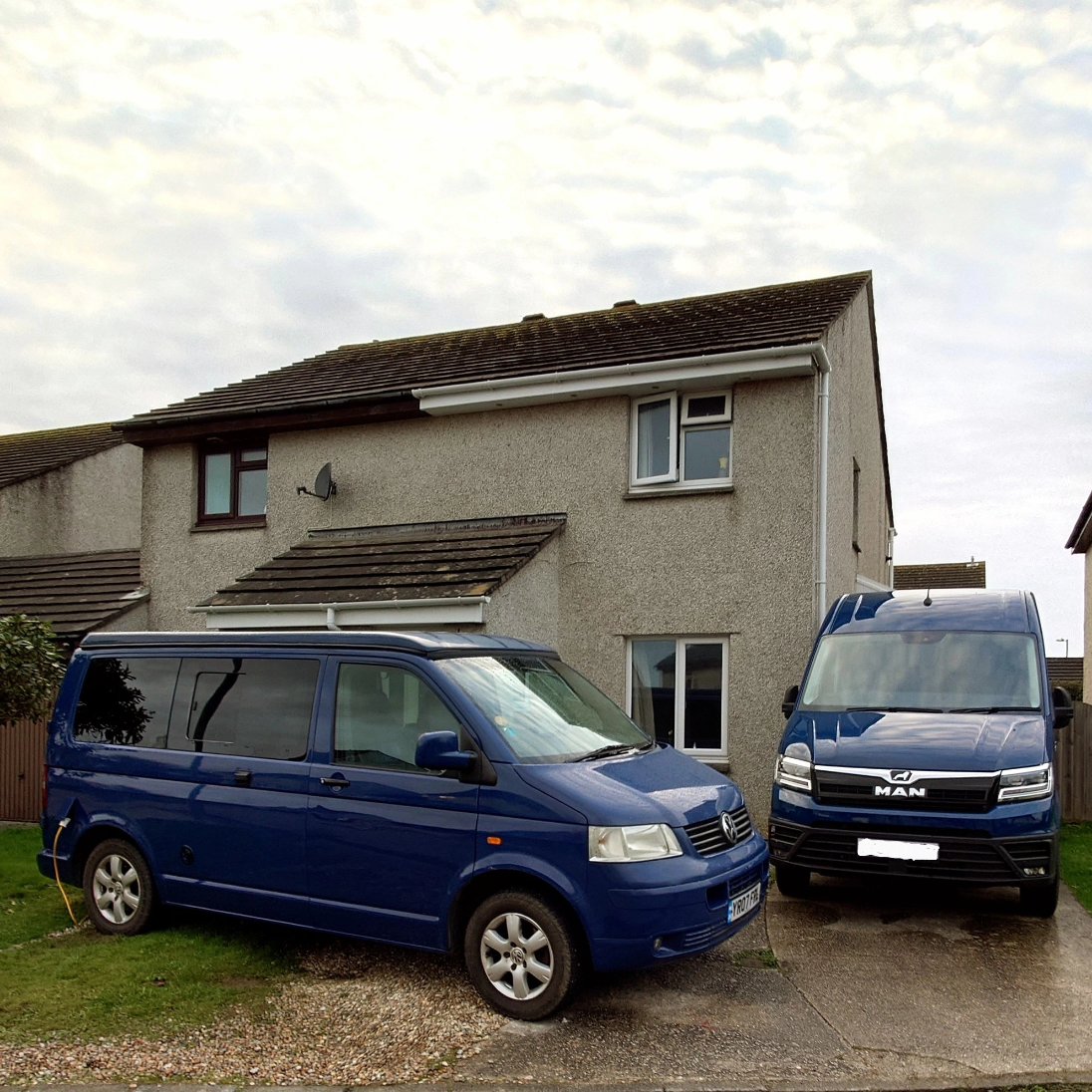 DebbieDaveT1's tweet photo. A bit of work with both vans this weekend. Battling the weather, we managed to wash, wax and clean the T5 inside and out, ready for the trip next weekend to the NEC Camping &amp; Motorhome Show. Then a couple of hours in the MAN measuring and planning layouts. #vanlife #vwt5 #mantge https://t.co/hkxOCN2cYq