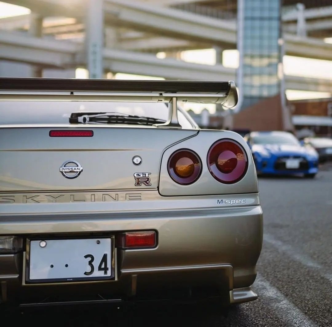 DailyGTRTM's tweet photo. Nissan GTR-R34 Skyline spec'd in Millenium Jade 🔥 https://t.co/hLKr0GNfFj