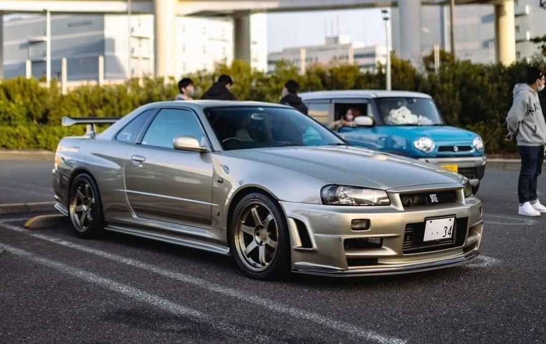 DailyGTRTM's tweet photo. Nissan GTR-R34 Skyline spec'd in Millenium Jade 🔥 https://t.co/hLKr0GNfFj
