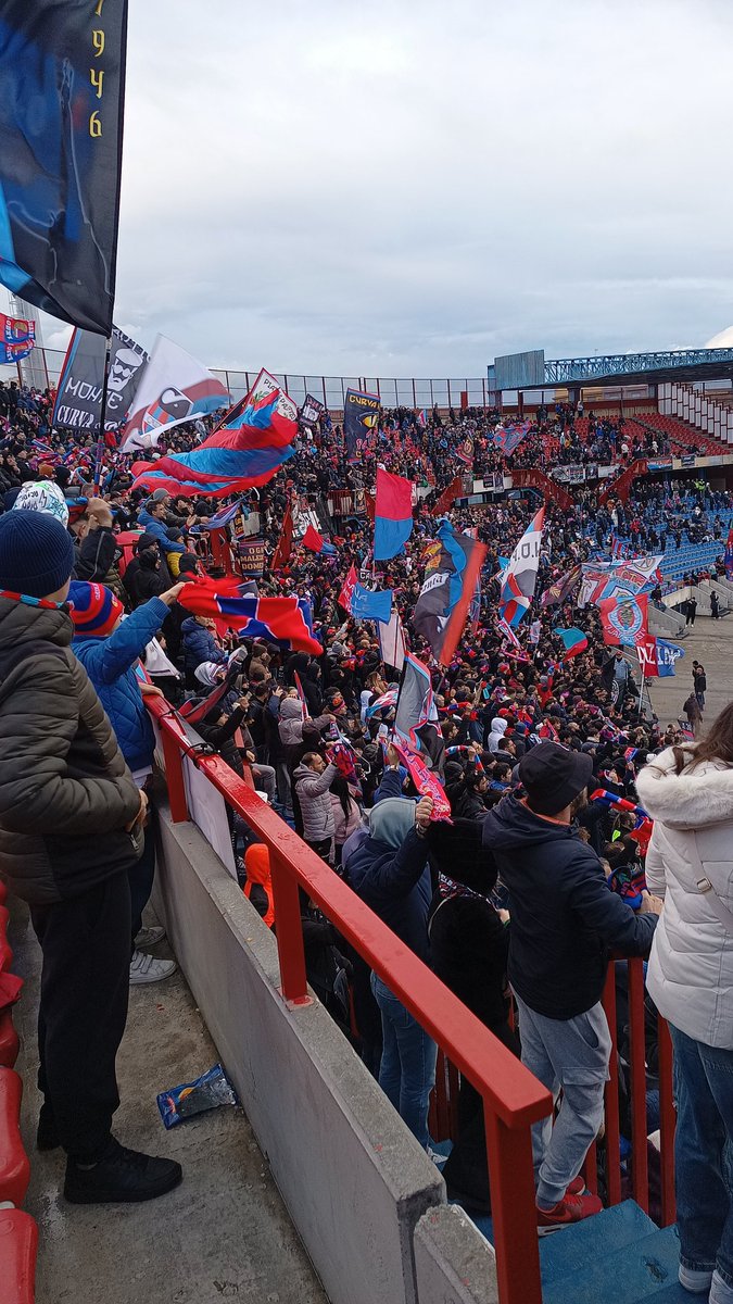 IljaCordon's tweet photo. Bezoek aan @cataniafc_ in de #SerieC. Geen hoogstaand voetbal, felle duels en goede sfeer. Toptransfer en ex-Juve speler Sturaro pakte rood in z'n debuut. https://t.co/PS6J9K47He