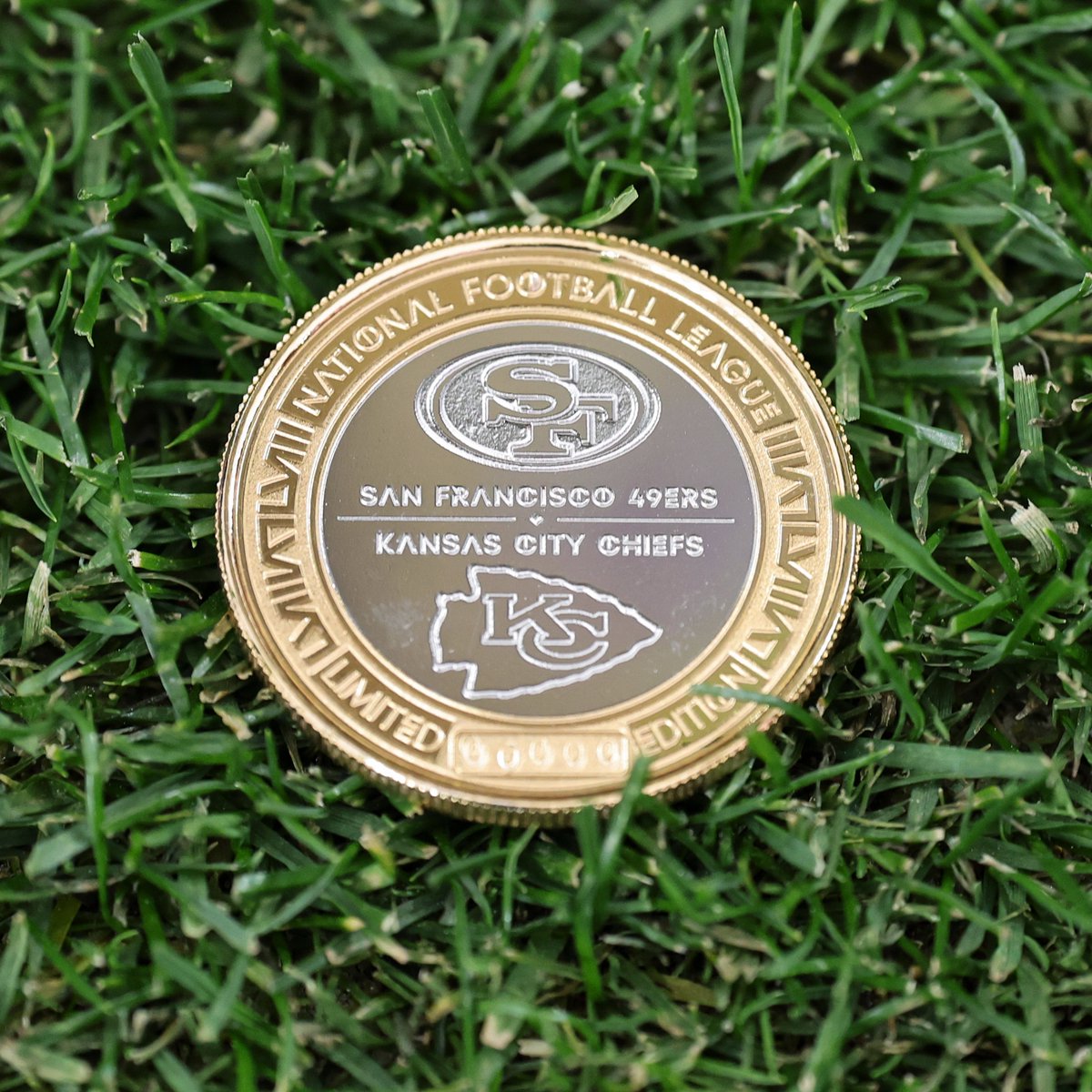 NFL's tweet photo. The official coin of #SBLVIII https://t.co/yvS0foDcc2
