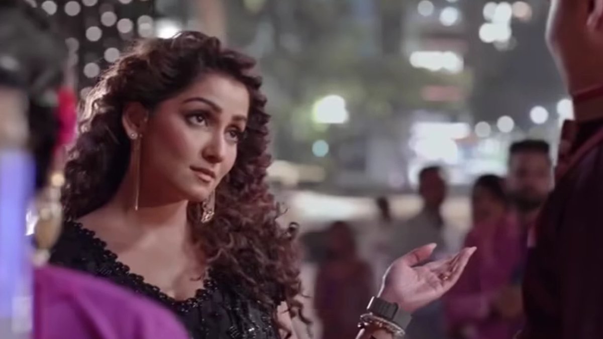PrachiAroraSolo's tweet photo. sasti komolika making her sasta entry as if kkb was short on she- bitchess 🤣
leftover third class garbage women from malhotra clan harping on &amp; on about middle class &amp; stuff seem to have forgotten their own low class gutter origin😭
sasta Bhagyalakshmi loading🤡

 #KumkumBhagya https://t.co/uAeIcxTZoP