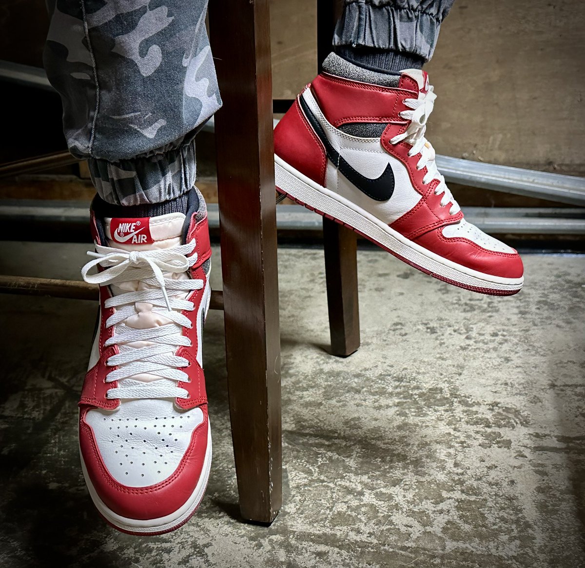 DJKingJam's tweet photo. #kotd #barstoolpic
Just pretending these are @Chiefs shoes today ๐๐๐ผ
My bet went with the experience of @PatrickMahomes ๐ฏ
@Jumpman23 @Nike
#yoursneakersaredope #AJ1 #AJ1Chicago #Chicagos #reimagined1s #jordan1 #sneakerhead #nikeair #nike #swoosh #GoChiefs #AirJordan https://t.co/1s9mjV7f7D