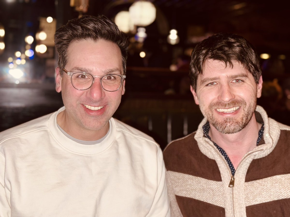 Jampackets's tweet image. Emerging midwest writers. 💫