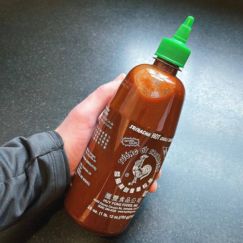 geekcode's tweet image. Conflicted. Found a 2019 bottle of original Huy Fong sriracha behind a pantry pull out. Miss this stuff …what are the chances it’s still good? instagr.am/p/C3OJ2u_SXDO/