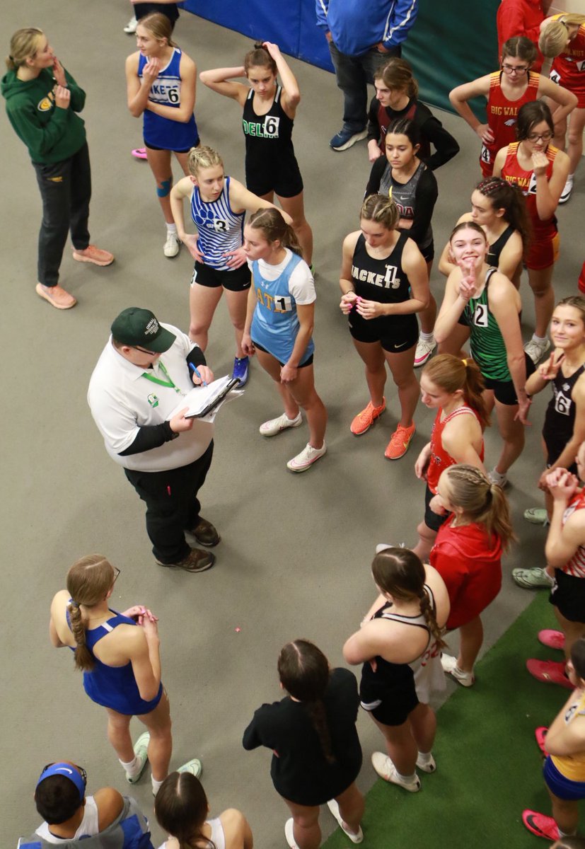 dsnpics's tweet photo. Tiffin HS #3 balcony angles 
Looks like I got noticed 😂
@OHMileSplit @truspeedtc https://t.co/tXeFMlyzVt