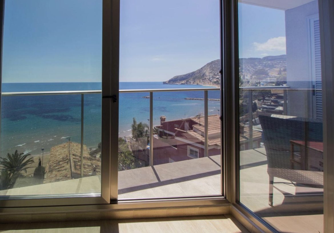 IanM1871's tweet photo. Next travelling to Alicante. A new destination for us, hire care from airport to Calpe for three nights, then two in Alicante itself. Next month, can’t wait. #travel #SeeSpain https://t.co/m9wpy2YEg7