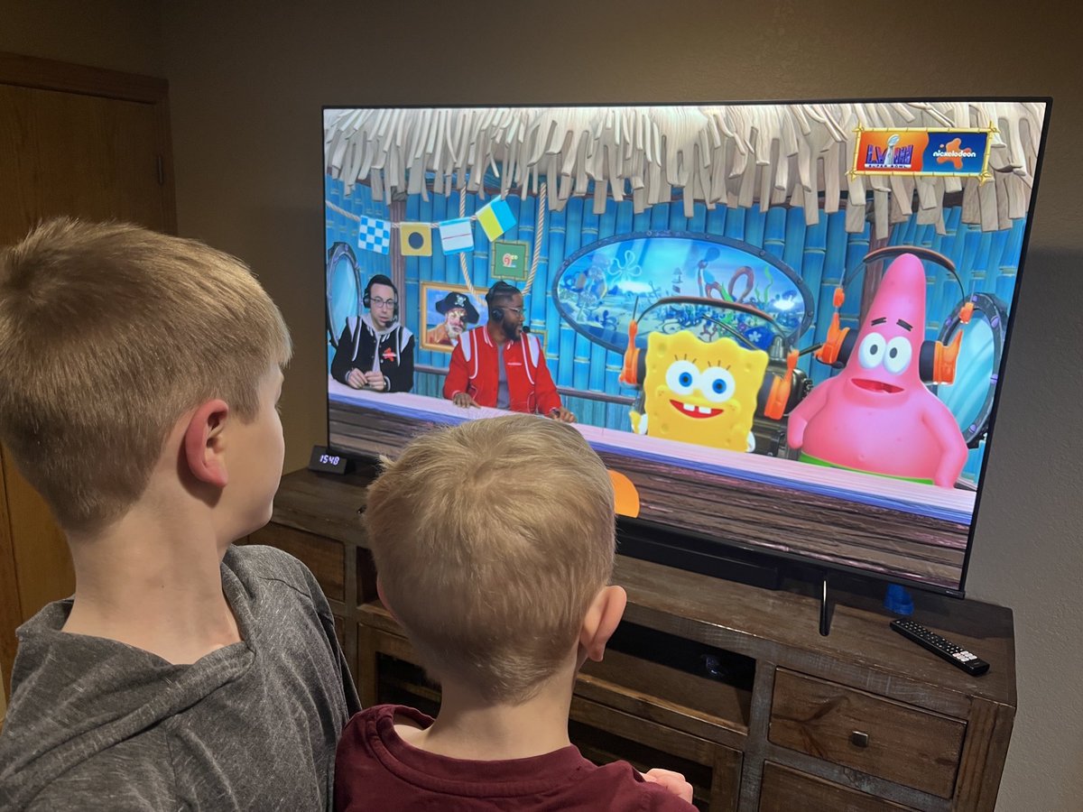 AshtonCBS's tweet photo. Our kids are glued to ⁦@Nickelodeon⁩.
Kids: “Wait Dad, Sponge Bob is announcing the entire game?!?”
Me: “Yes, boys”
Kids: 😮😮😮

Let’s go 9ners! https://t.co/RyaQI6OG4a
