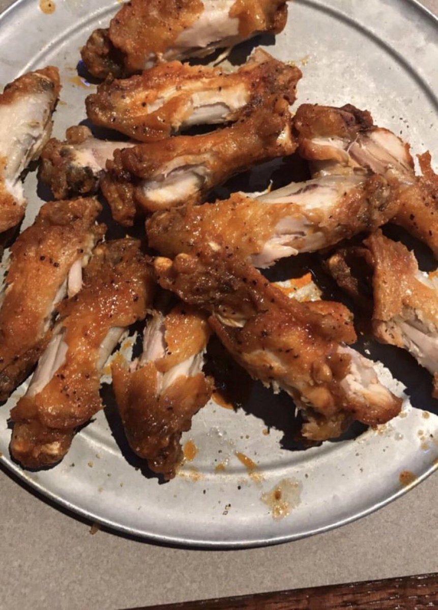 HeroDividend's tweet photo. Just devoured some wings before the Super Bowl tonight!

What is everyone else eating? https://t.co/wioUYpeLIg