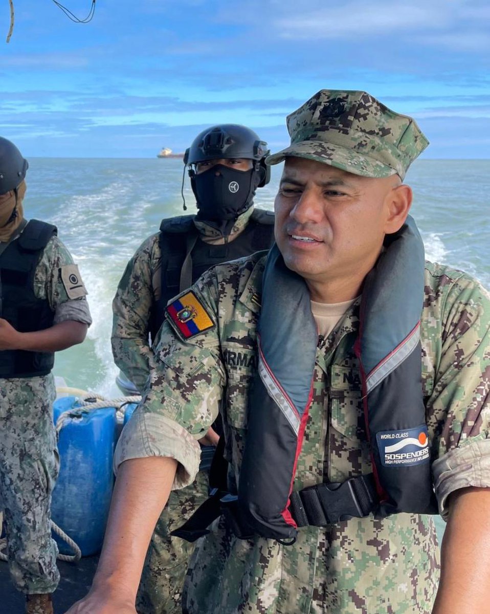FFAAECUADOR's tweet photo. #Esmeraldas 

@FFAAECUADOR realiza por tierra, mar y aire, seguridad durante el feriado de carnaval apoyando a la reactivación económica y turística de esta importante provincia.

#FFAAContigo https://t.co/YDLDEoscaS