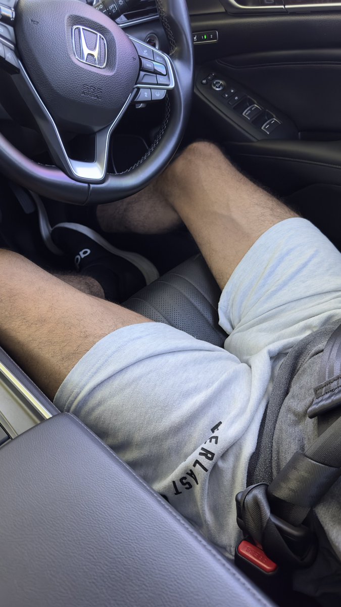 drivamate's tweet photo. It’s not too noticeable right? #gayuber #bulge #vpl https://t.co/RBSHWaL3nH