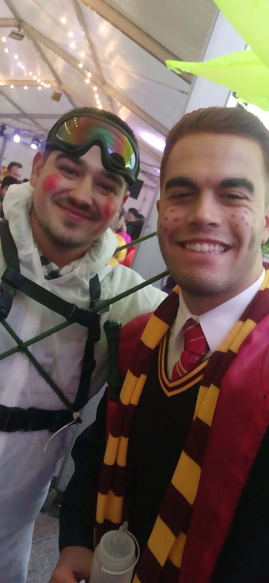 avillarg_'s tweet photo. ...me gustaría que fuera entre amigos...🤍🎭 https://t.co/LoB8C86Zid