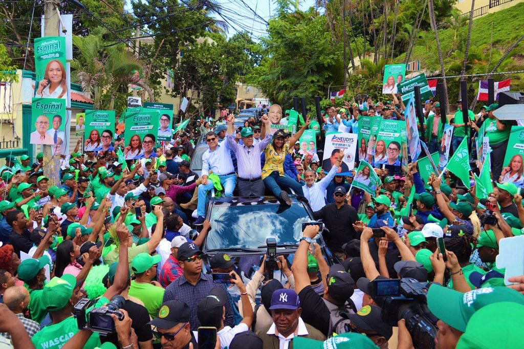 MIRA_LF2020's tweet photo. En el día de hoy, El Dr. Leonel Fernández fue recibido con mucha alegría acompañado del próximo al alcalde de SDO Aquilino Serrata (SON).💚✅

#AquilinoSerrataAlcalde
#JuntosPorUnMunicipioNuevo
#FuerzaDelPueblo
#CaravanaFP https://t.co/sPVGgq4u33