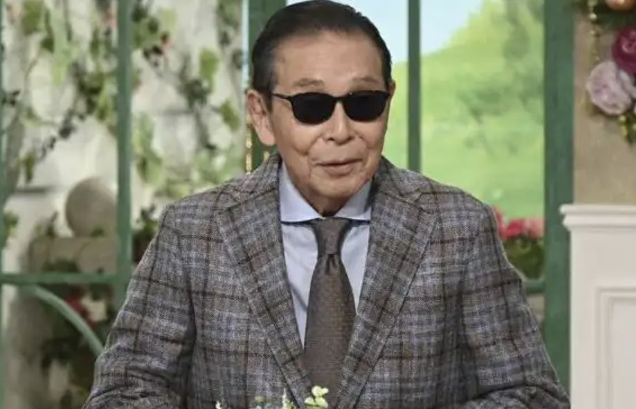 stvo_k's tweet photo. 頑張りすぎて疲れている人に捧げたい、タモリさんの名言⓯選

①人生に勝敗なんてないし、どっちがいいとか悪いとか、そんな判定みたいなことなんてどうでもいいんだ

② 一度や二度挫折したって「どうせ俺なんか、いい加減なもんじゃねぇか」って思えるヤツは、やっぱり強いよね

③節操を持ってるとね、やっぱ心が自由にならないからね

④やりたいことが見つかんないって言うけども、やってみてでしょ。無駄なことばっかやってた方がいい

⑤人間って自分がいかに下らない人間かということを思い知ることで、スーッと楽にもなれるんじゃないかな

⑥いまだに何かをわかったわけでもなく、ただ迷いつつ手探りでやり続けております

⑦ 人見知りじゃない奴は面白くない

⑧向上心なんてなかったですからねぇ。今もないし

⑨人生成功せにゃいかん、ナンバー1にならなきゃいかん、何歳までにこういうことをやっておかないといかん。ダメだよ、それじゃあ。苦しくなるから

⑩俺なんか毎日が上出来

⑪コツはね、張り切らないこと

⑫ 好きな言葉は『適当』

⑬ ストレスはね発散することはできません

⑭考えたって仕方ないし。根性がないから、一つの悩みを長い間ずっと考え続けられないんです

最後の⓯は、悩んでいる人に捧げたい、至極の名言をプロフに書きました。