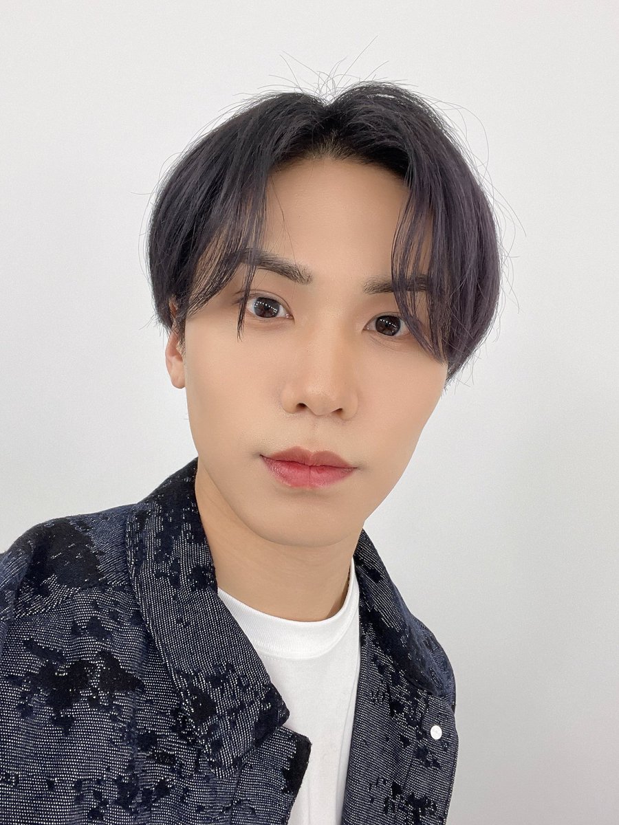 rockyeurope's tweet photo. 240210 | b.stage post 

🏴󠁧󠁢󠁥󠁮󠁧󠁿 Selca haha, hi HAMO 😀

🇫🇷 Selca haha, coucou HAMO 😀

🔗 https://t.co/jWwjZCm9j1

#ROCKY #HAMO #라키 #하모 https://t.co/W2J0YXDs9Q