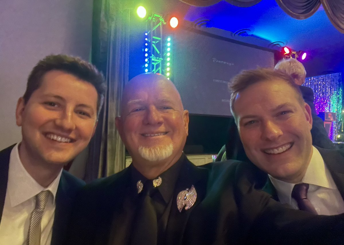 JohnBrase's tweet photo. If I say so myself, @edgi4466 put together the best-looking table at the @Doorways #RetroRed Mirror Ball last night.
Many thx to @MoRepMackey @stepheneisele Cort VanOstran, David Wasserman, Jeff Bewley, Mark Stuart-Smith, @KevinStx & Ron Gibbs for making a great evening such fun! https://t.co/NIHph6jdZO